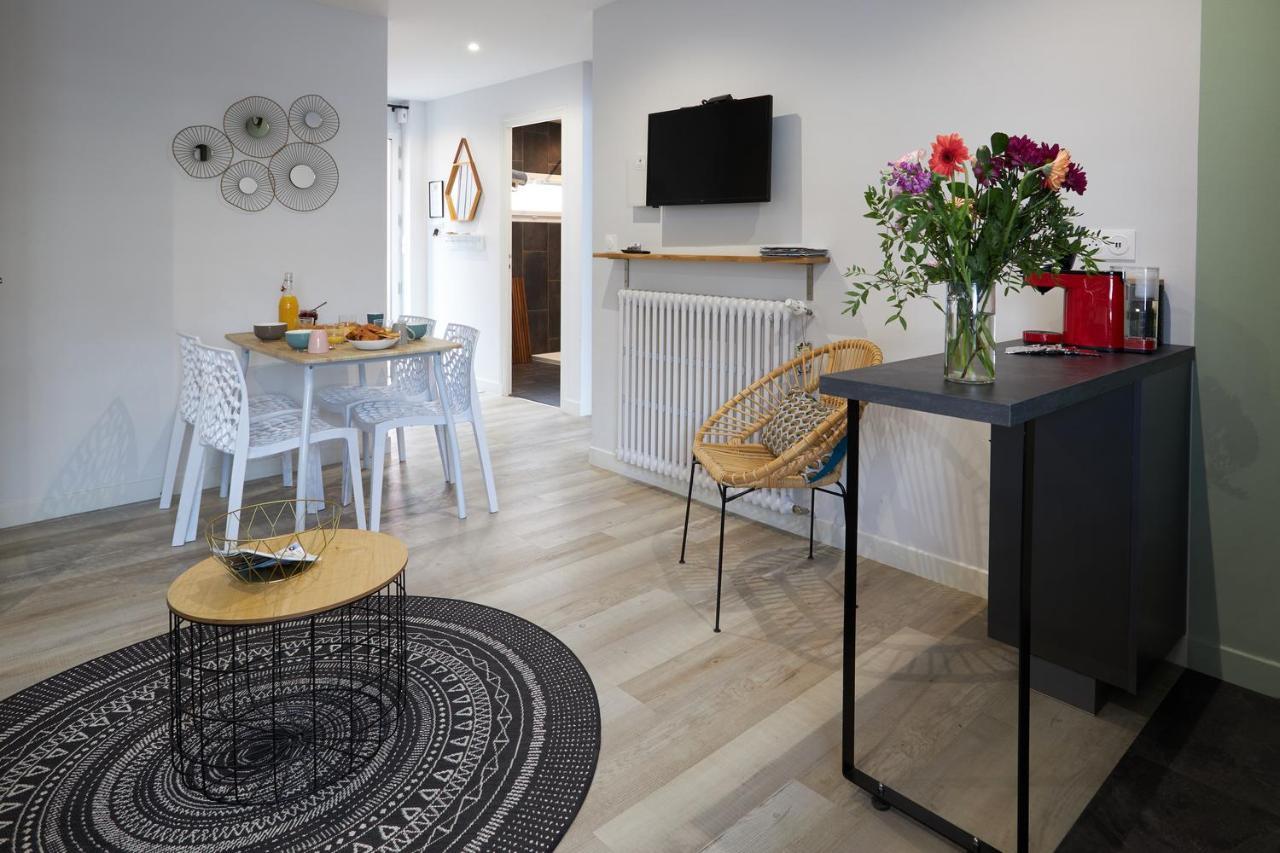 Centre Ville A Pied Appt Avec Sauna, Linge, Wifi, Stationnement Gratuit ヴァンヌ エクステリア 写真